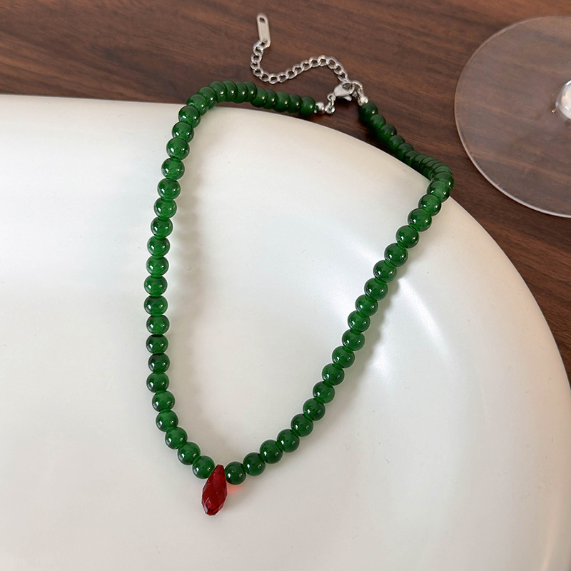 Vintage Fashion Looks - Vintage Green Beaded Necklace with Red