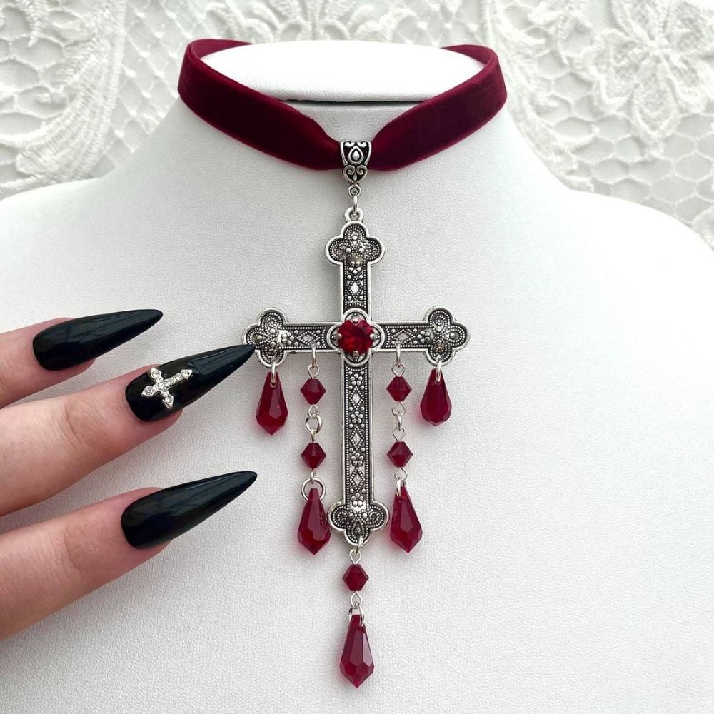 Vintage Fashion Looks - Retro Style Large Cross Pendant Choker