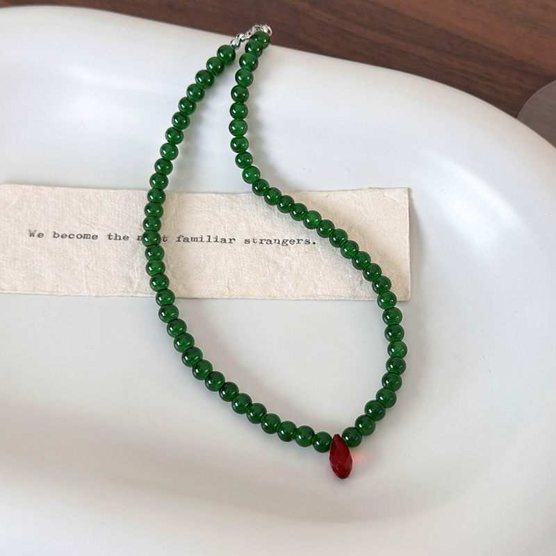 Vintage Green Beaded Necklace  - Vintage Fashion Looks recension och pris