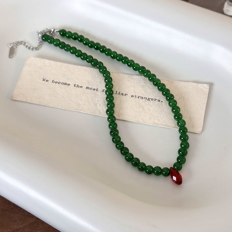 Vintage Green Beaded Necklace  - Vintage Fashion Looks recension och pris