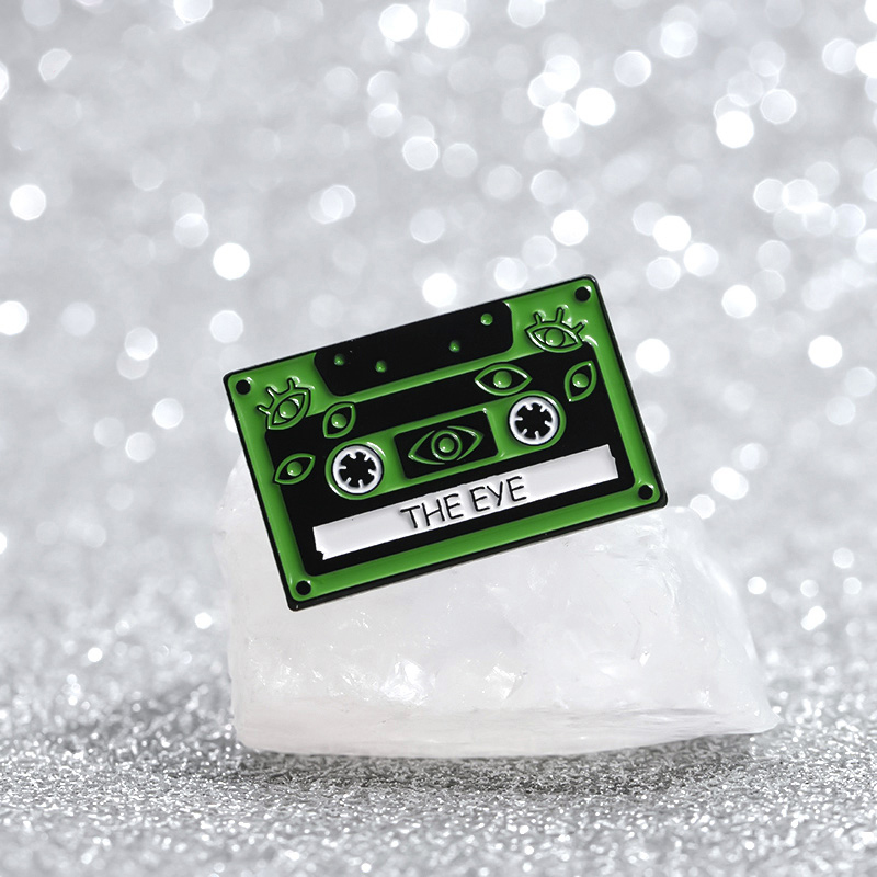 90s Retro Cassettes Enamel Pin - Vintage Fashion Archive recension och pris