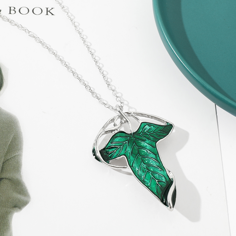 Vintage Green Leaf Pendant Nec - Vintage Fashion Aesthetic recension och pris