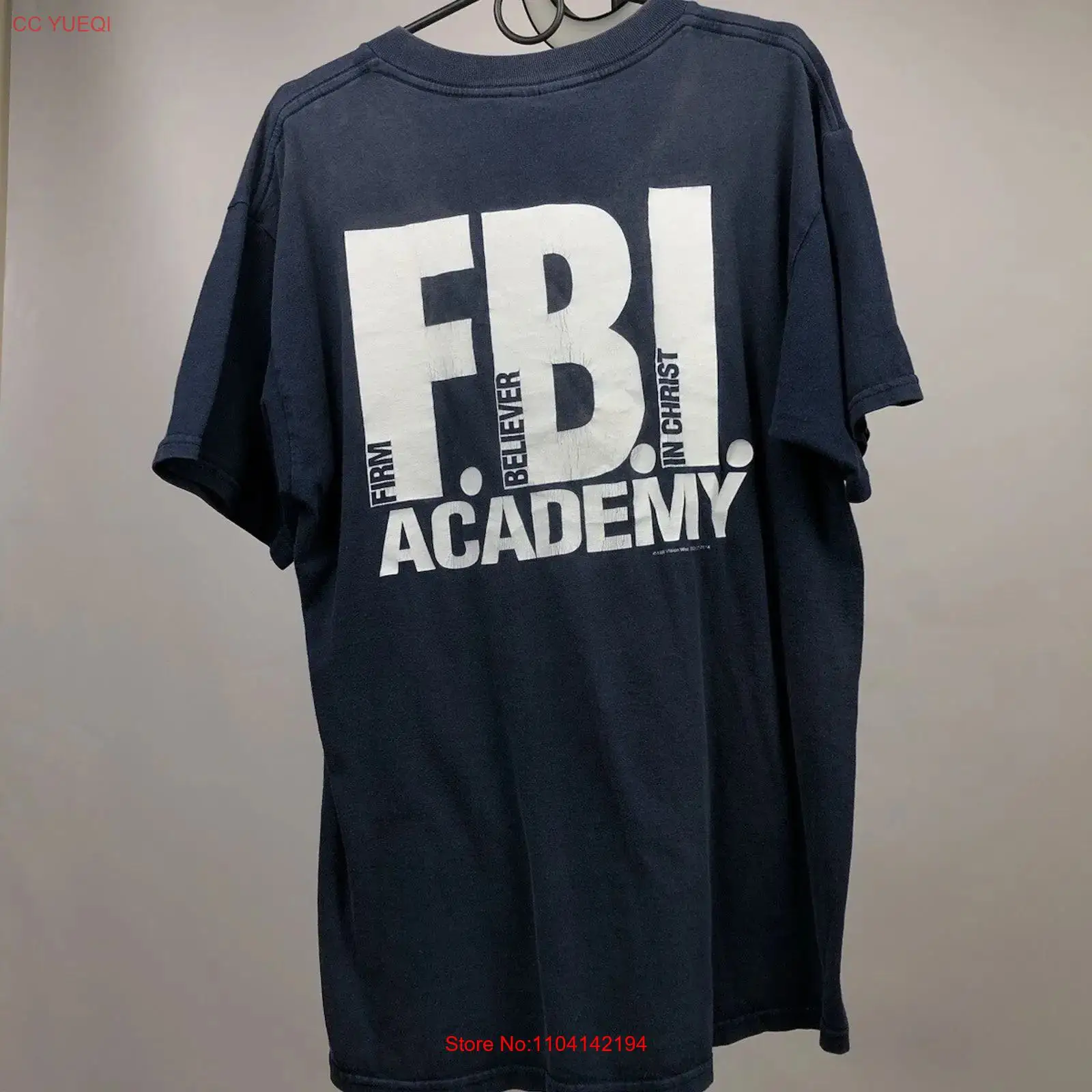 Vintage 80s FBI Academy Blue T - Vintage Fashion Archive recension och pris